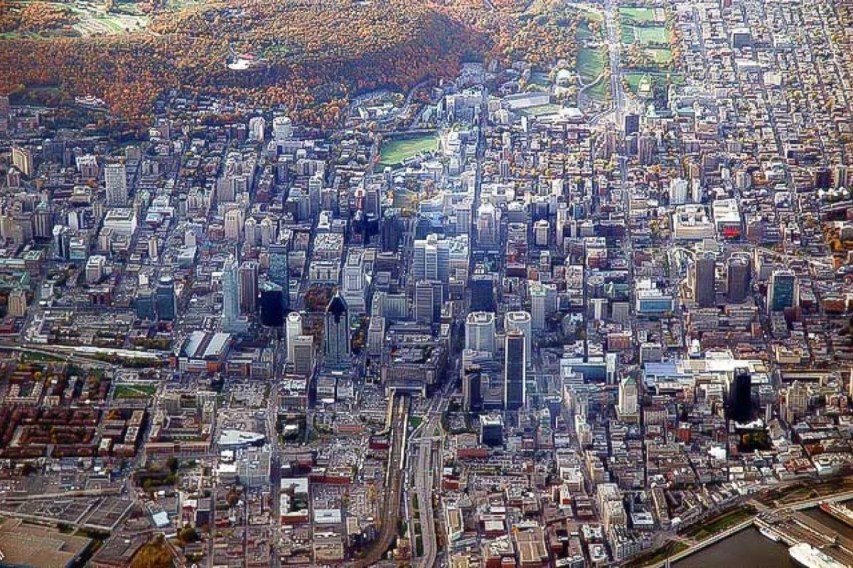 Cities are closing. Монреаль сверху. Монреаль город 1990. Виды Монреаля. Монреаль виды города.